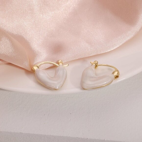 Gold and Beige Color Elegant Charms Beige Enamel Heart Stud Earring - Picture 4 of 9